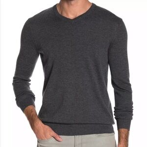 THEORY | Men’s Riland VP_ Harman Merino Wool V Neck Sweater Charcoal M